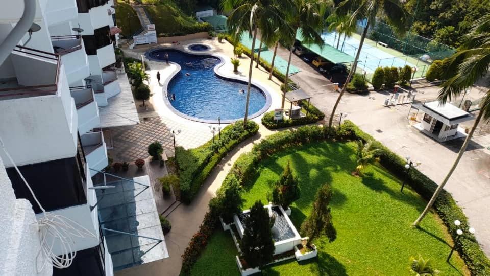 Susie'S Resort Seaview Suites At Sri Sayang バツーフェリンギビーチ エクステリア 写真