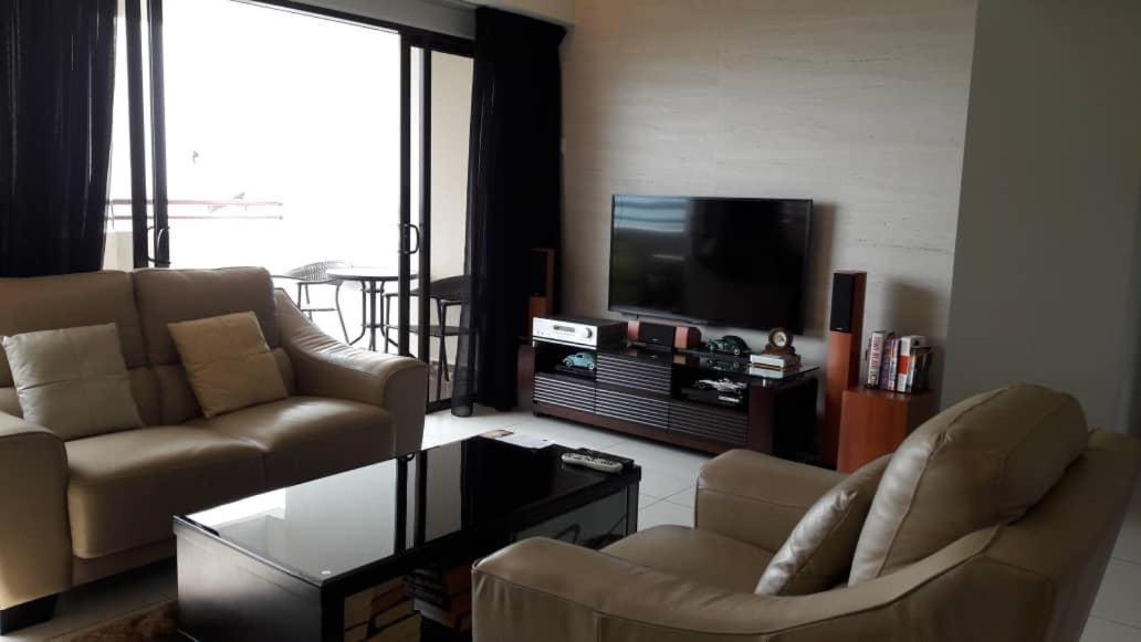 Susie'S Resort Seaview Suites At Sri Sayang バツーフェリンギビーチ エクステリア 写真
