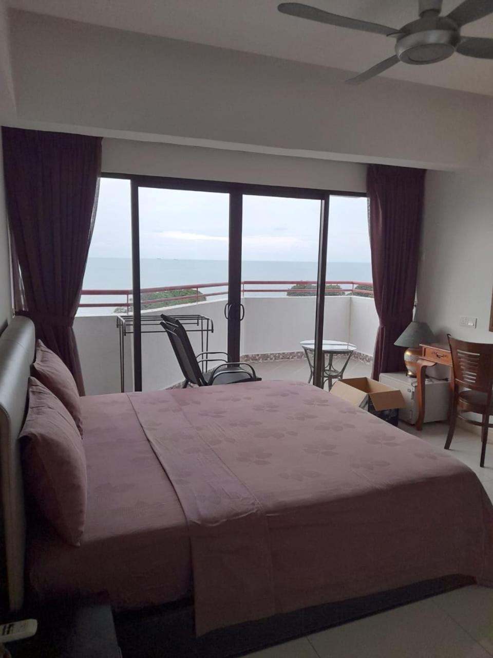 Susie'S Resort Seaview Suites At Sri Sayang バツーフェリンギビーチ エクステリア 写真