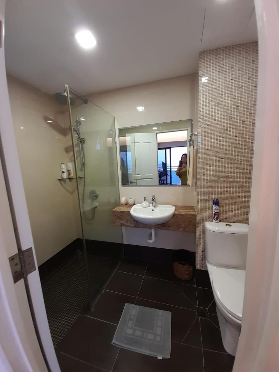 Susie'S Resort Seaview Suites At Sri Sayang バツーフェリンギビーチ エクステリア 写真