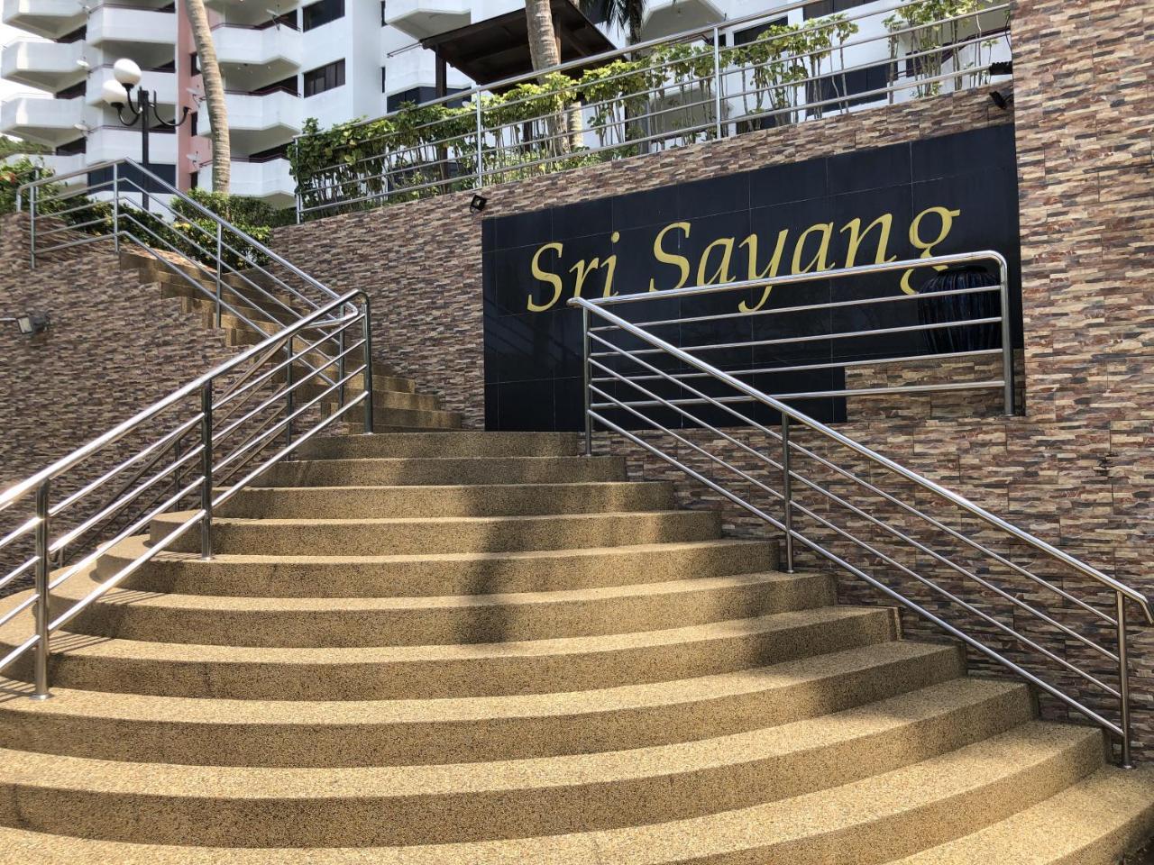 Susie'S Resort Seaview Suites At Sri Sayang バツーフェリンギビーチ エクステリア 写真