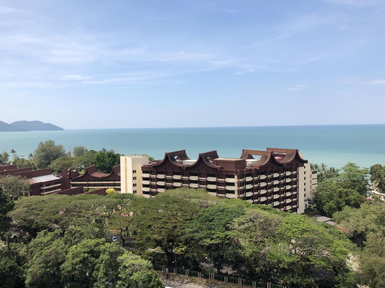 Susie'S Resort Seaview Suites At Sri Sayang バツーフェリンギビーチ エクステリア 写真